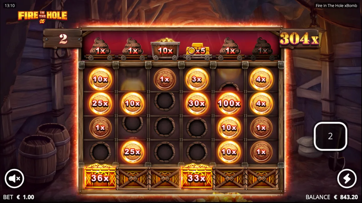 Fire in the Hole xBomb, Lucky Wagon Spins con monete dai valori 1× a 100× e i carrelli del treno in cima alla griglia